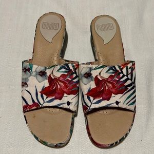 Ono tropical print slides